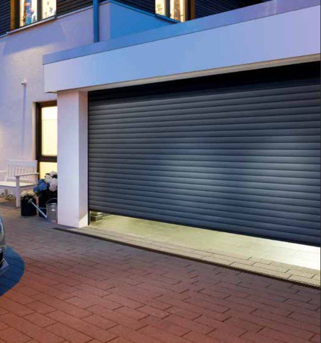 Installation de portes de garage sectionnelles plafond avec motorisation connectée pour locaux résidentiels ou commerciaux Castanet-Tolosan (31320), Haute-Garonne