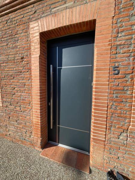 Changement de porte d'entrée aluminium moderne à Toulouse (31)