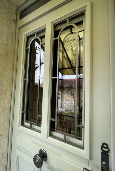 Vente et pose de porte d'entrée bois traditionnelle à Toulouse et ses alentours en Haute-Garonne (31)