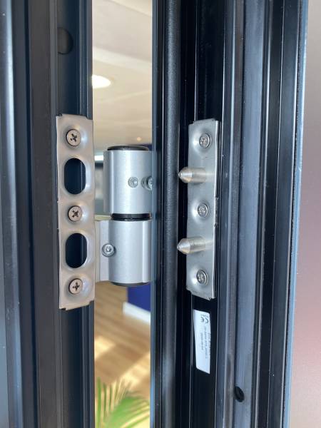 Installateur de porte d'entrée monobloc en aluminium haute sécurité à Castanet Tolosan (31) en Haute-Garonne