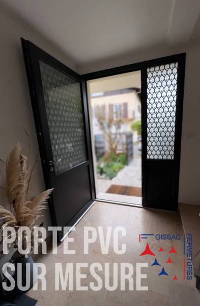 Installation d'une porte en PVC sur mesure avec vitrage décoratif à Ramonville St Agne (31) en Haute-Garonne par Foissac Fermetures 
