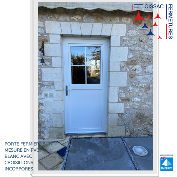 Vente et installation de porte fermière en PVC blanc avec croisillons à Sarlat en Dordogne (24)
