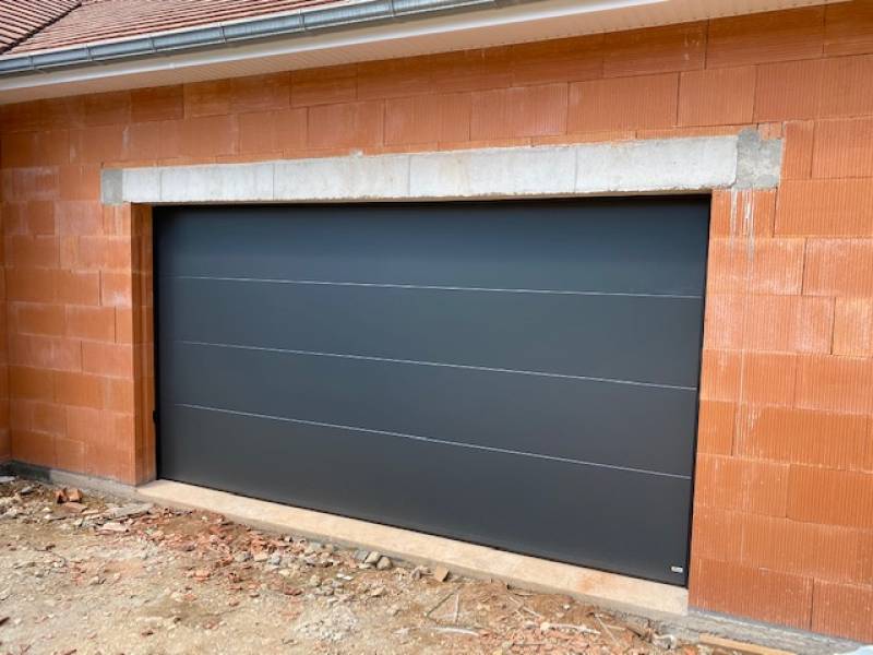 Vente et installation de porte de garage sectionnelle motorisée 200x240 à Gourdon et ses alentours (46)