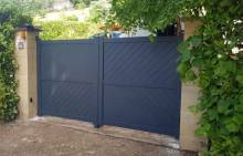 Notre zone d'activité pour ce service Remplacement de portails en aluminium avec décor inox et motorisation connectée pour une utilisation simplifiée
